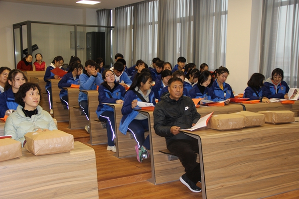 12月18日上海市群益职业技术学校师生来访.JPG